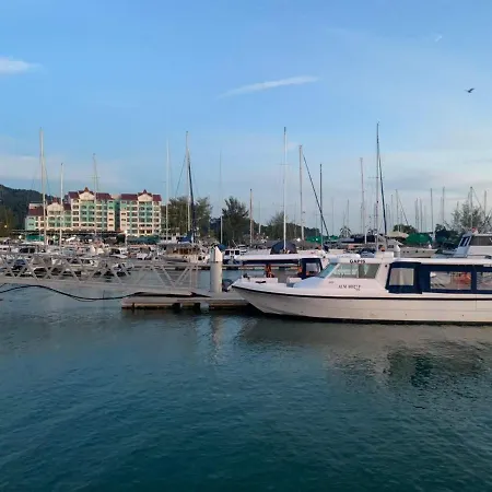 Glossy Marina Homestays Lumut Exterior photo