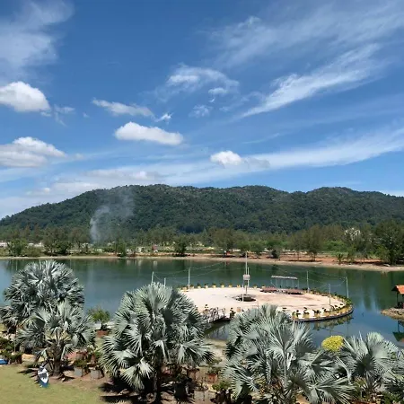 Glossy Marina Homestays Lumut Exterior photo