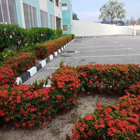 Glossy Marina Homestays Lumut Exterior photo