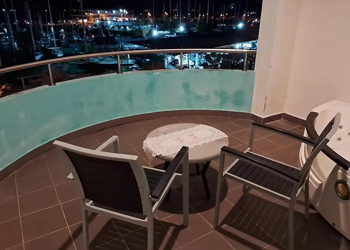 Glossy Marina Homestays