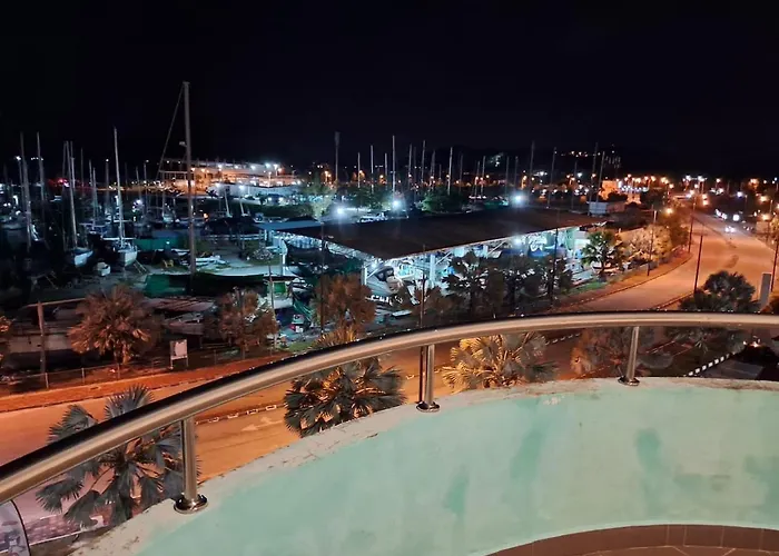 Glossy Marina Homestays