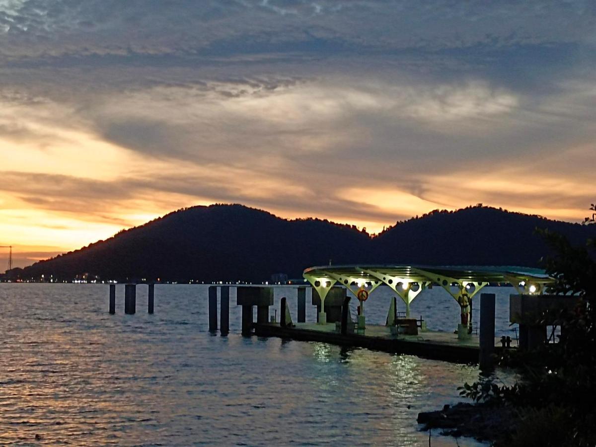 Glossy Marina * Lumut
