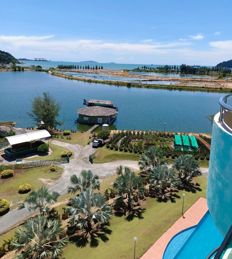 Glossy Marina Lumut
