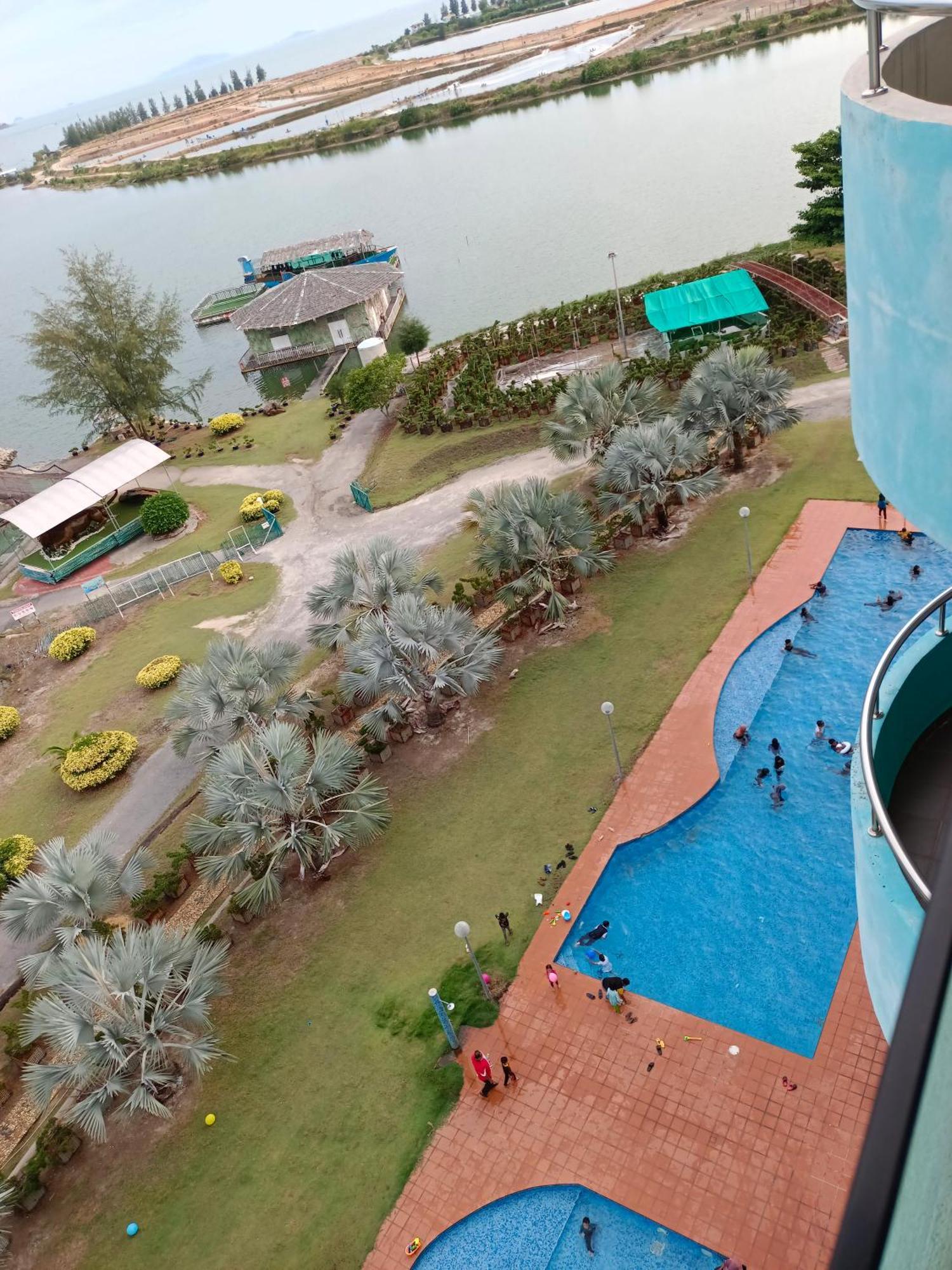 Glossy Marina * Lumut