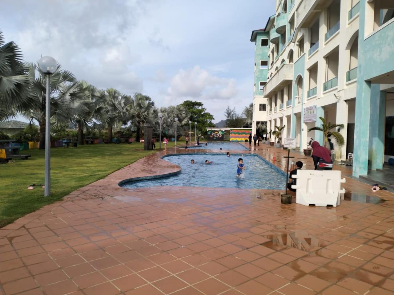 Glossy Marina * Lumut