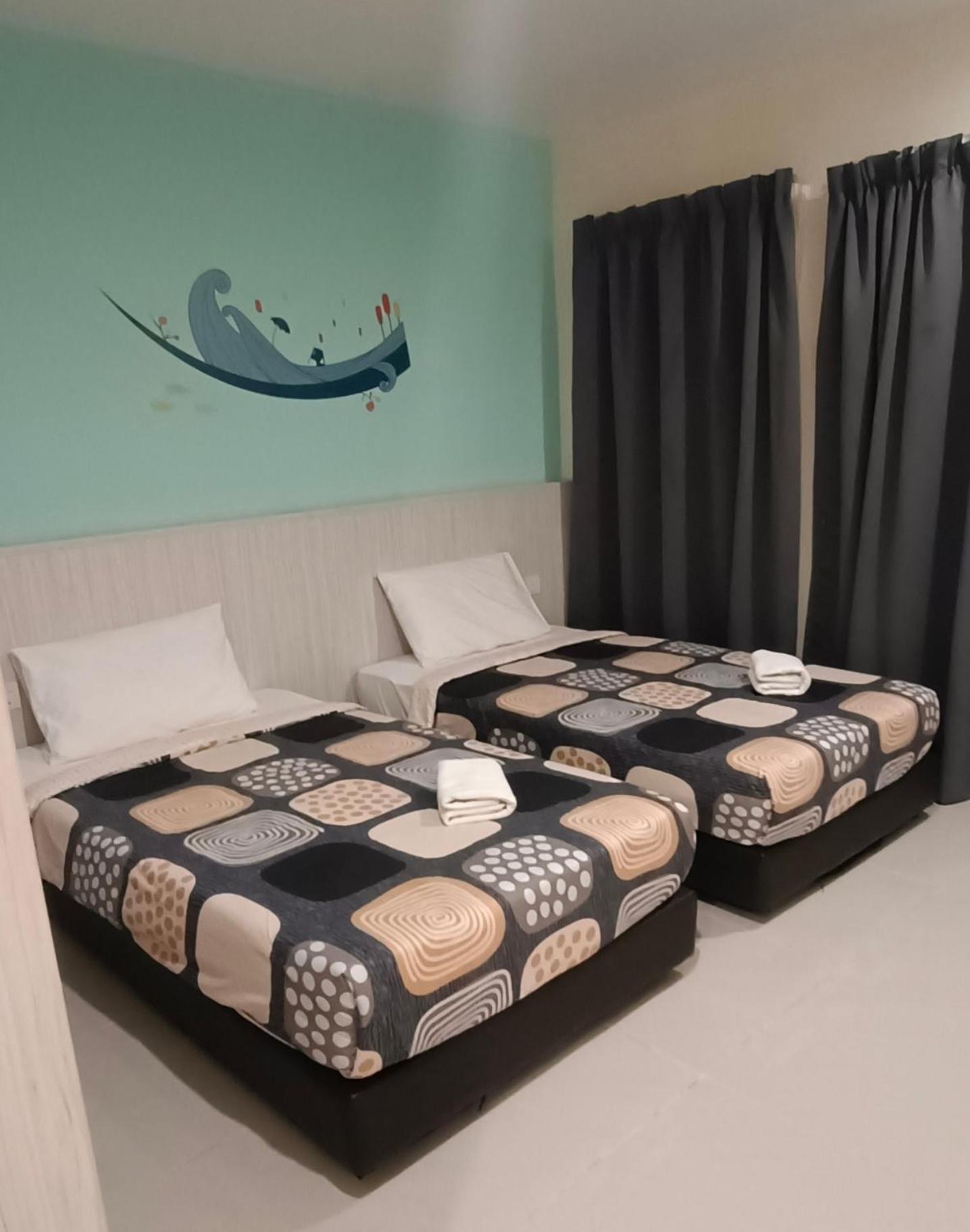 Glossy Marina Apartment *